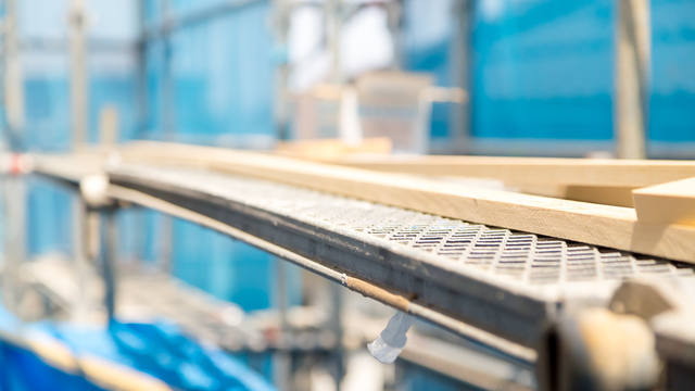 小規模な建設現場の足場の風景